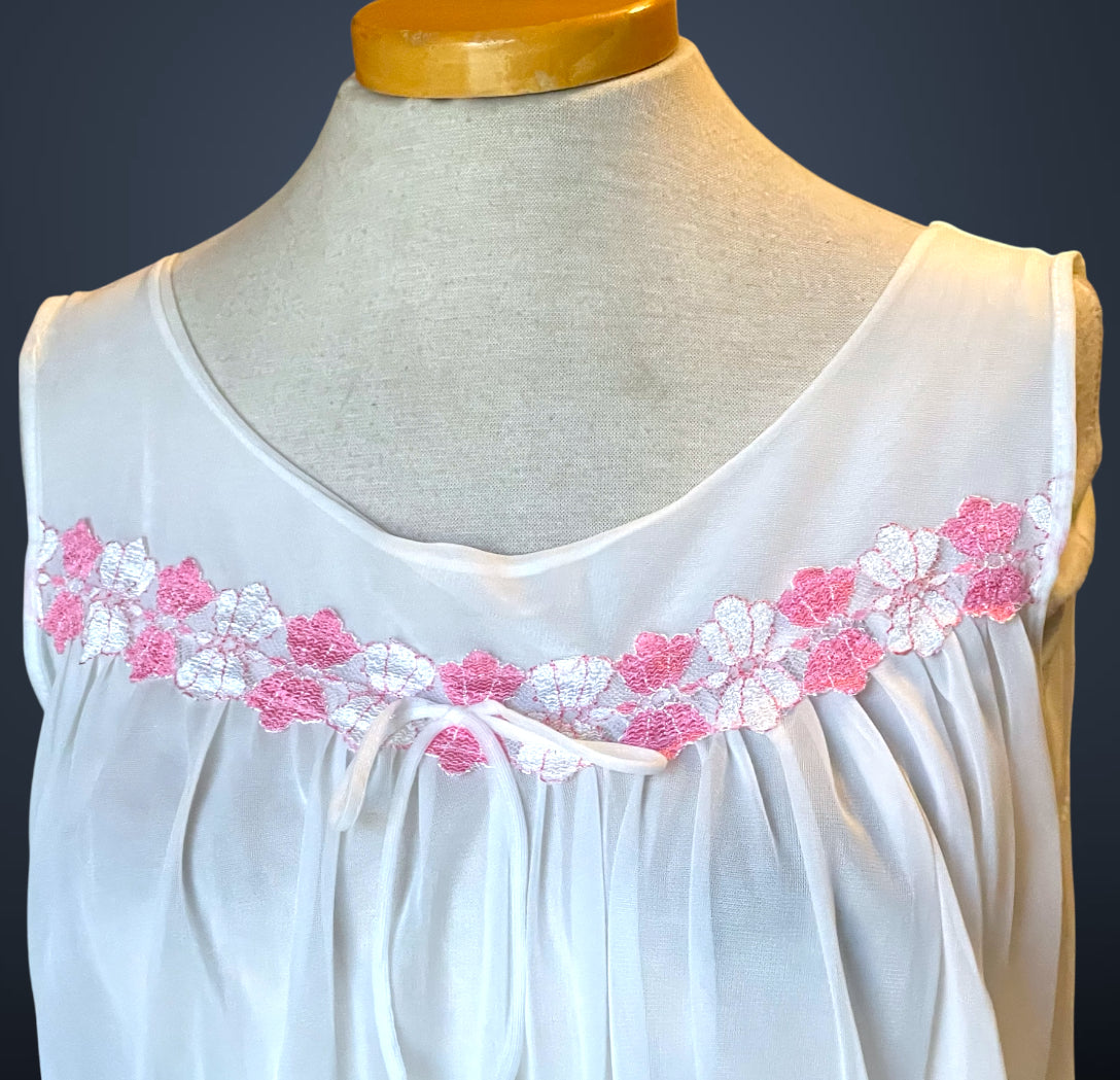 1960’s Vintage White Sheer & Oink Floral Lace Peignoir Nightgown Set