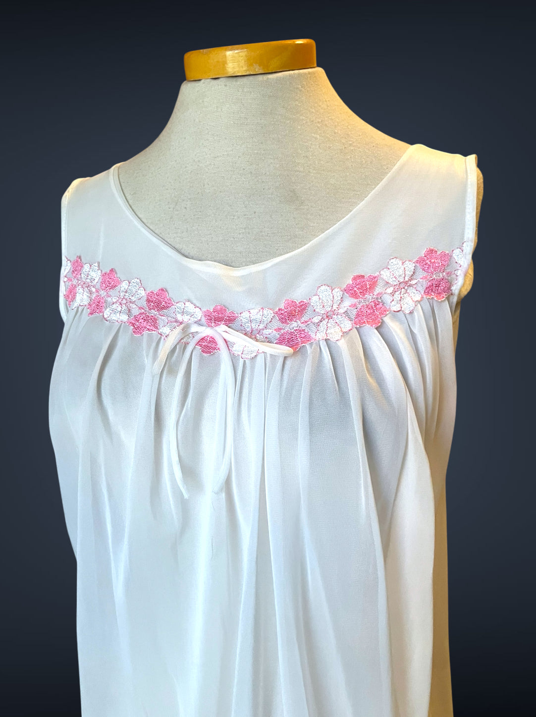 1960’s Vintage White Sheer & Oink Floral Lace Peignoir Nightgown Set