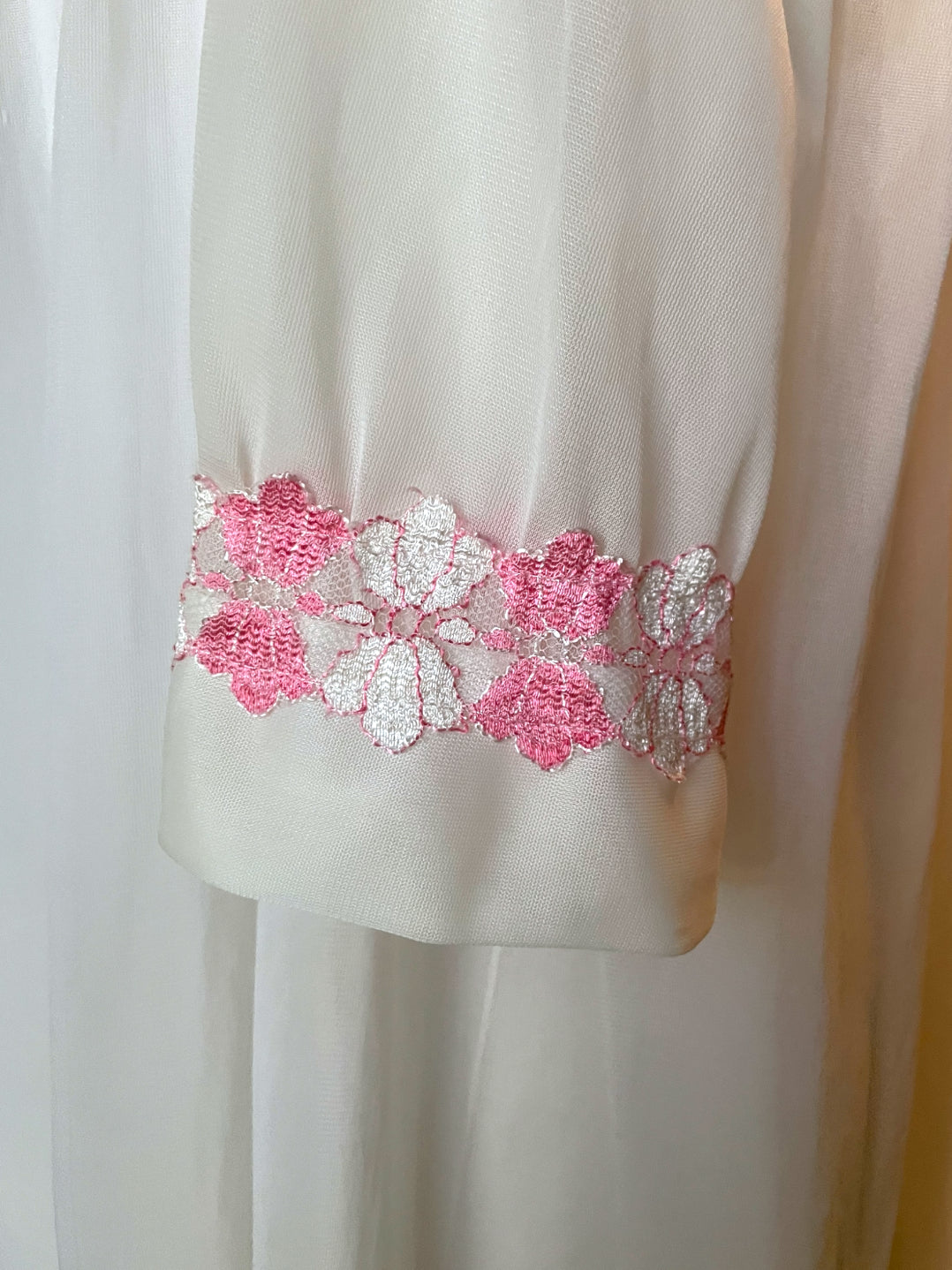 1960’s Vintage White Sheer & Oink Floral Lace Peignoir Nightgown Set