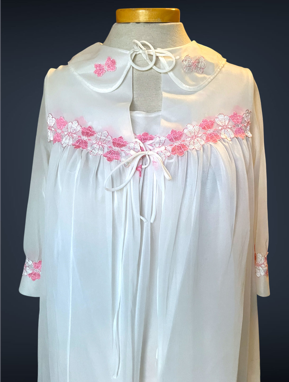 1960’s Vintage White Sheer & Oink Floral Lace Peignoir Nightgown Set