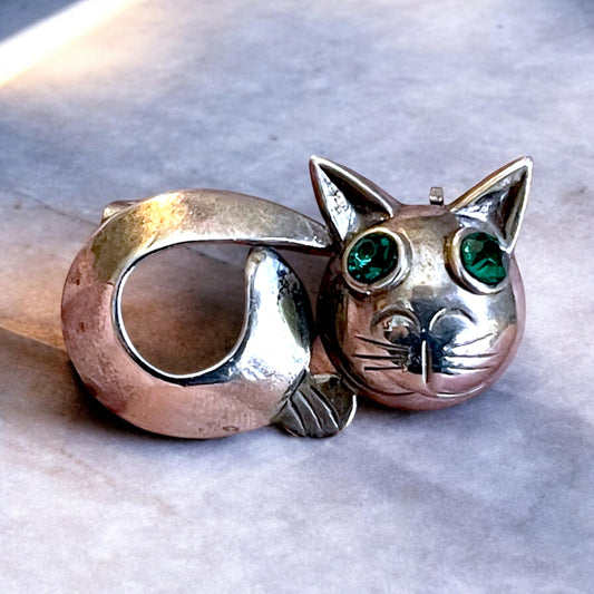 1930’s Arts & Crafts Modernist Horacio de Parra Taxco Mexico 925 Sterling Silver Figural Cat Brooch Emerald Crystal Eyes