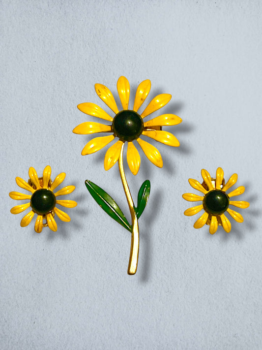 Mid Century Modern Yellow Enamel Metal Daisy Flower Brooch & Earring Demi Parure Set