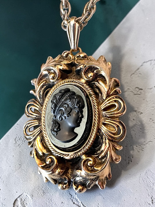 Gorgeous Art Nouveau Gilded Brass Mourning Cameo Mirrored Pendant Necklace