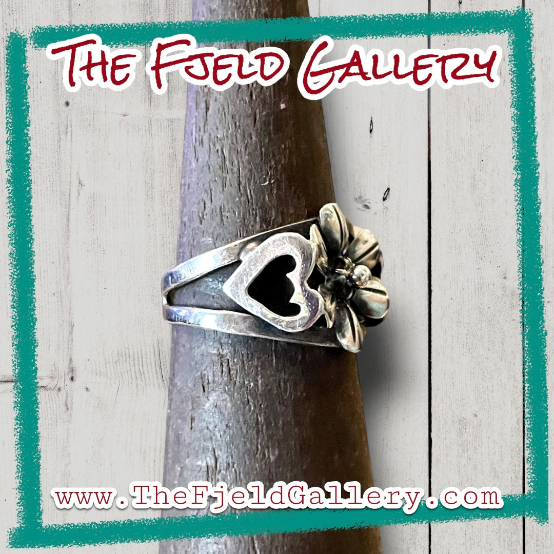 Vintage Sterling Silver Hearts & Daisy Flower Ring