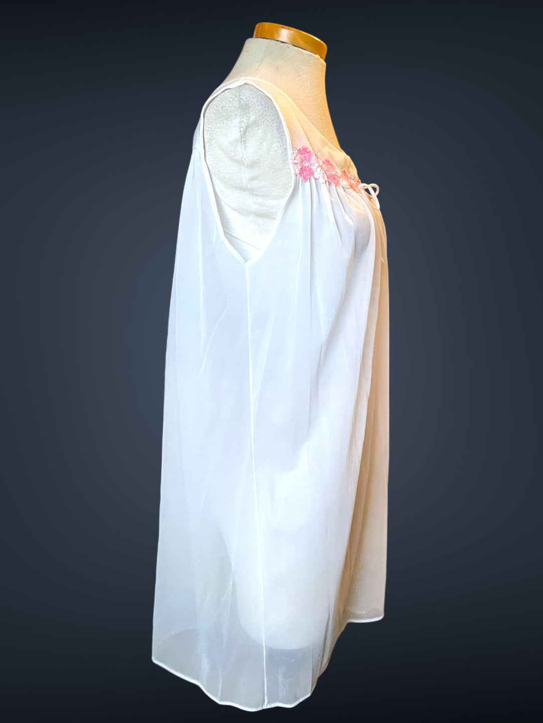 1960’s Vintage White Sheer & Oink Floral Lace Peignoir Nightgown Set