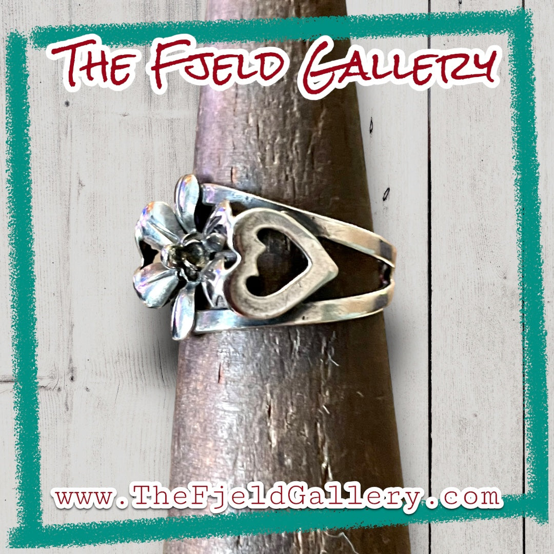 Vintage Sterling Silver Hearts & Daisy Flower Ring