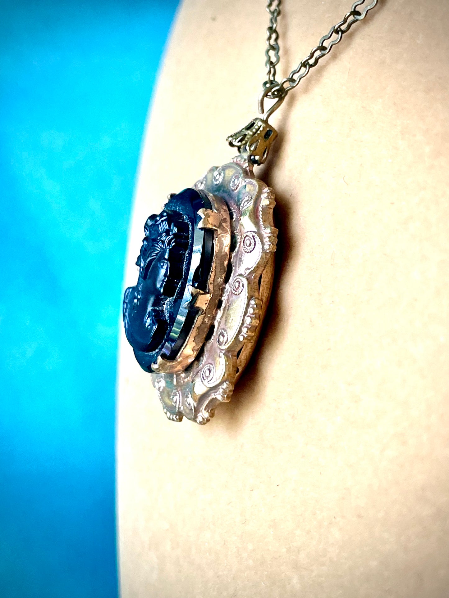 Victorian Mourning Cameo Locket Necklace : Flourishing Design & Peanut Chain Necklace