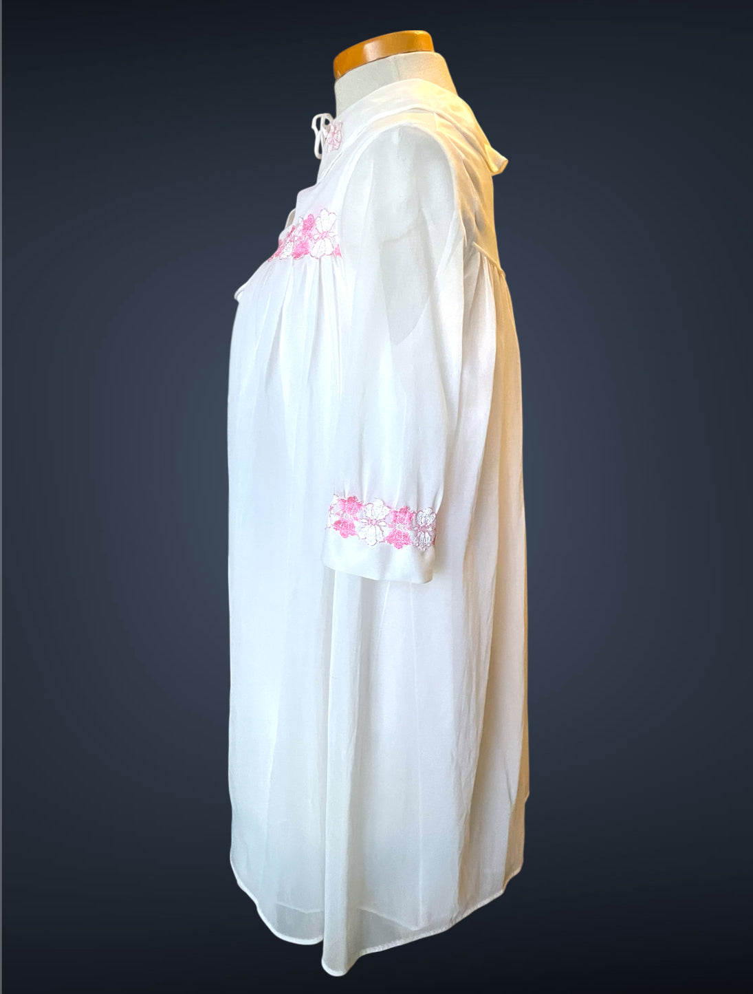 1960’s Vintage White Sheer & Oink Floral Lace Peignoir Nightgown Set