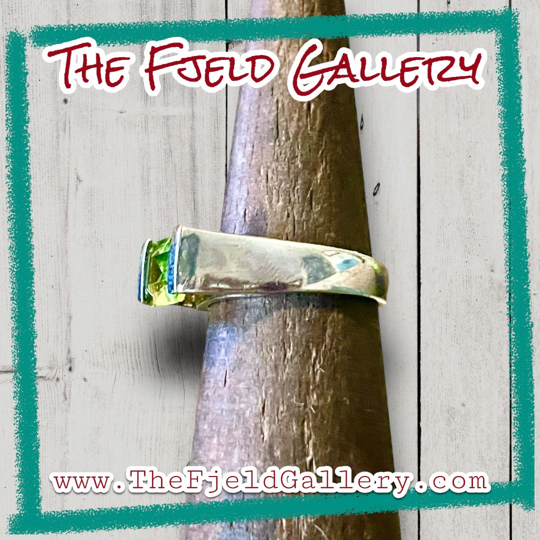 Vintage Modern Square Peridot Gemstone Ring
