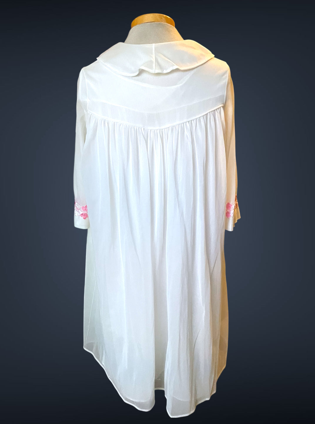 1960’s Vintage White Sheer & Oink Floral Lace Peignoir Nightgown Set