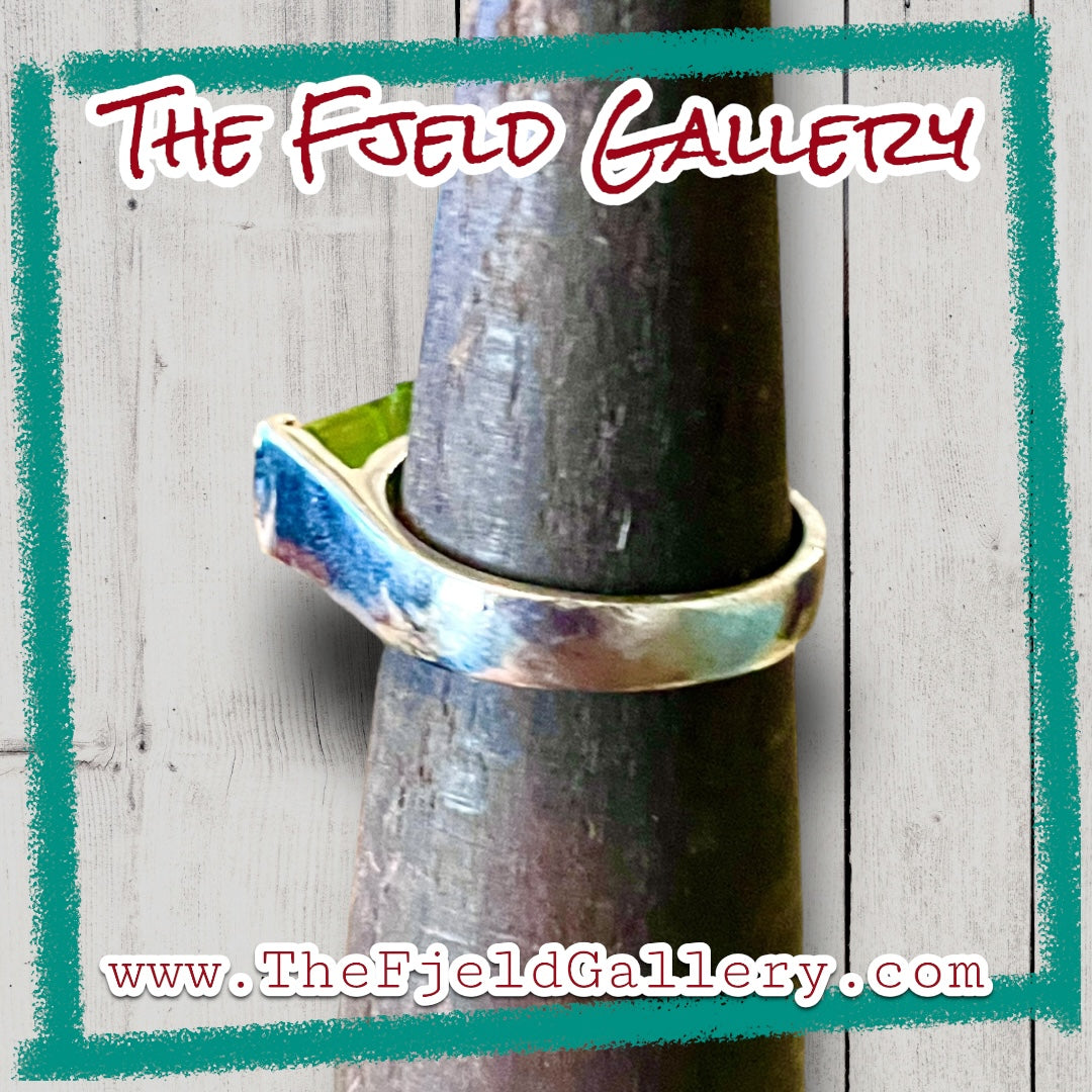 Vintage Modern Square Peridot Gemstone Ring