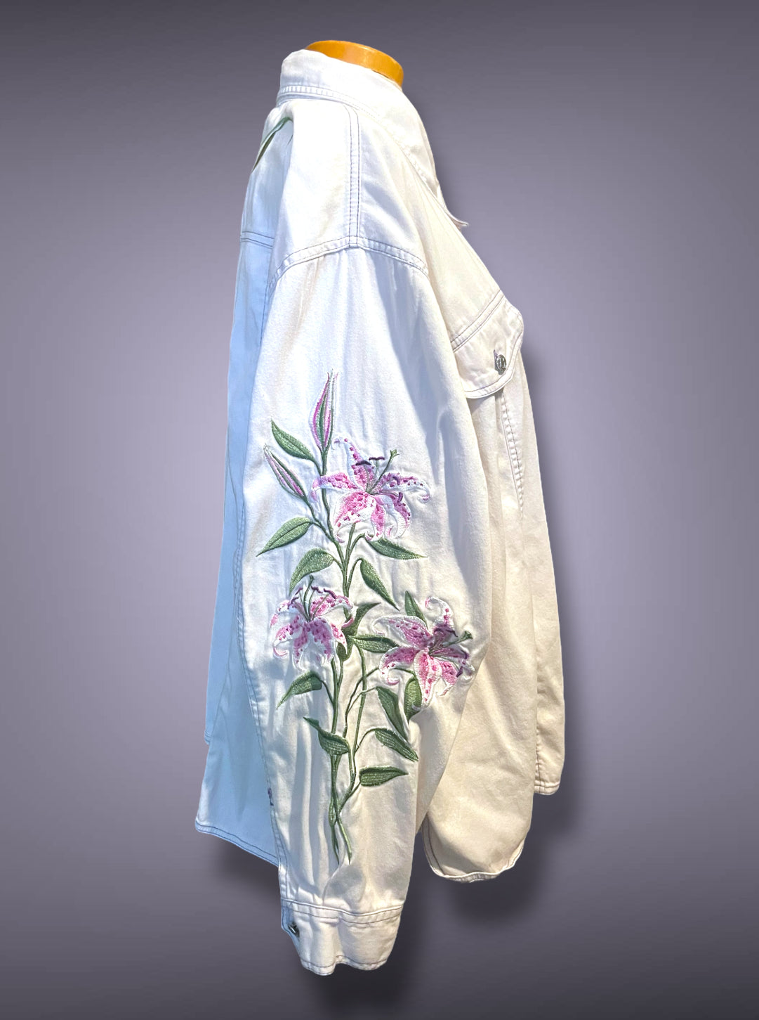 Vintage 90’s Bob Mackie Pink Lilly Embroidered Off-White Gray Button Up Shirt