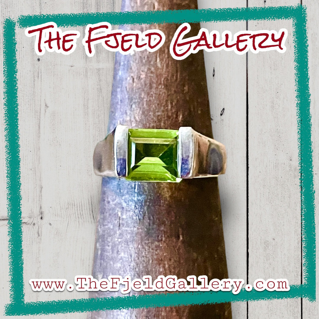 Vintage Modern Square Peridot Gemstone Ring