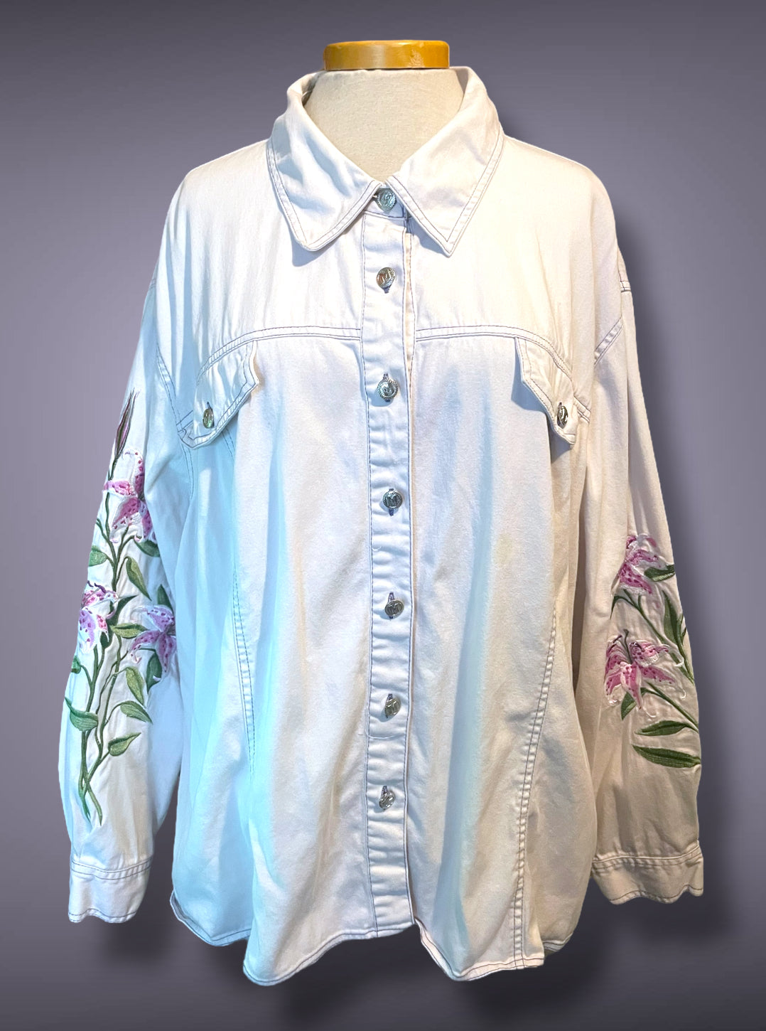 Vintage 90’s Bob Mackie Pink Lilly Embroidered Off-White Gray Button Up Shirt