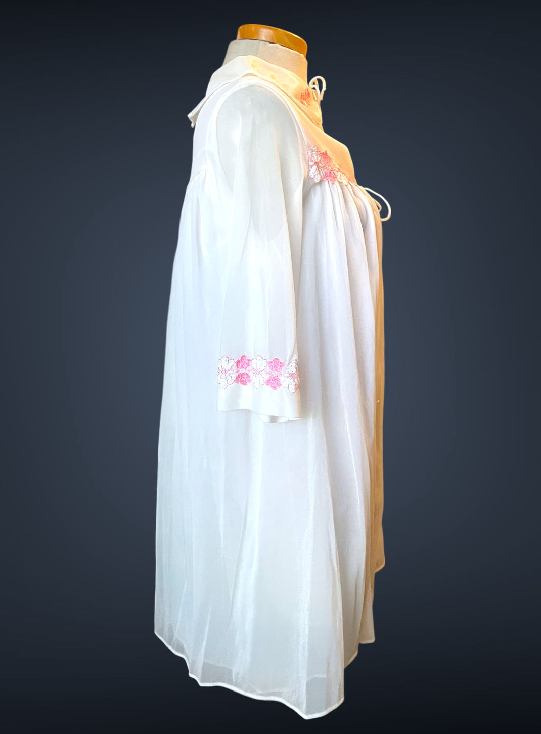1960’s Vintage White Sheer & Oink Floral Lace Peignoir Nightgown Set
