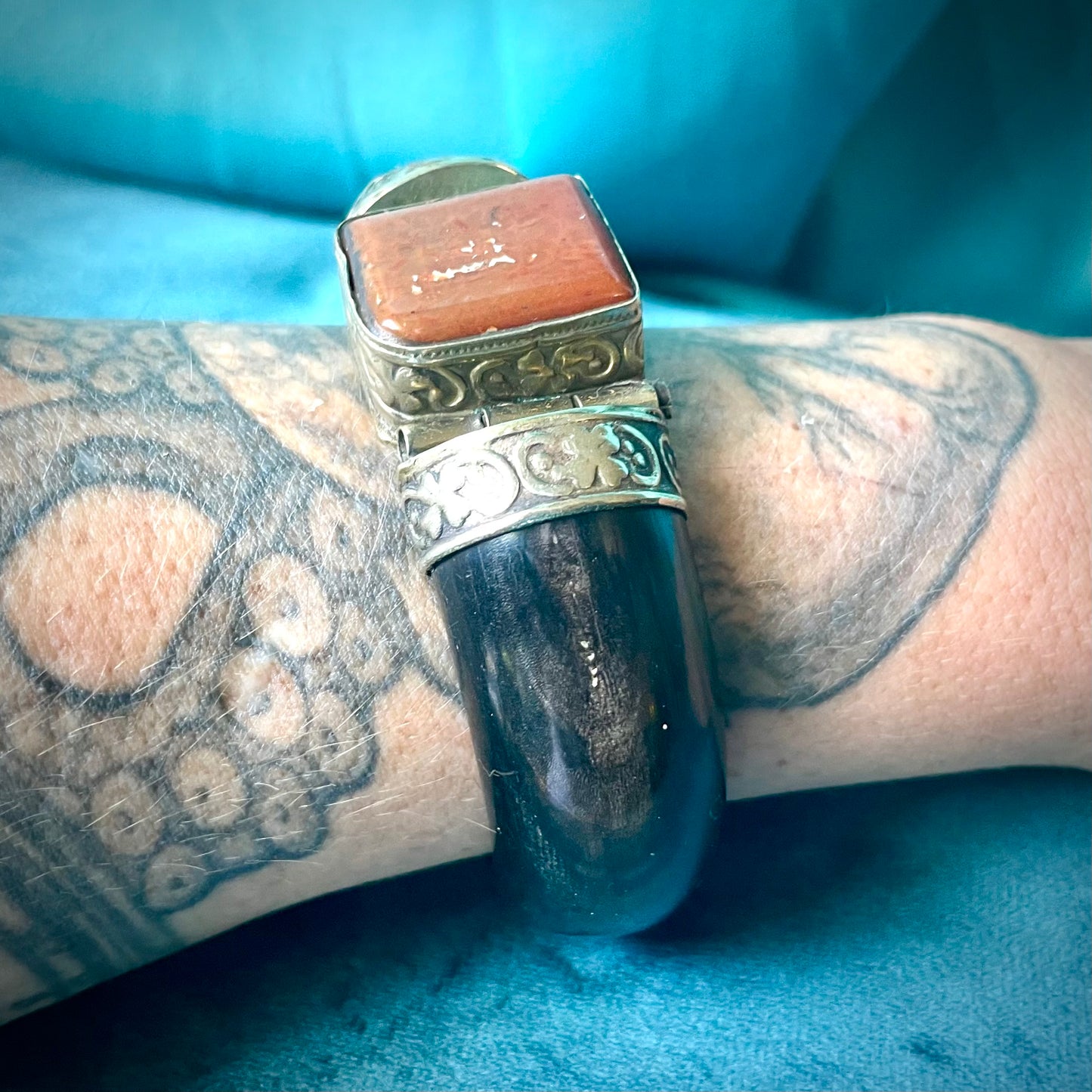 Antique Amber Botswana Agate & Black Wafer Buffalo Horn Pin Hinged Bangle Bracelet