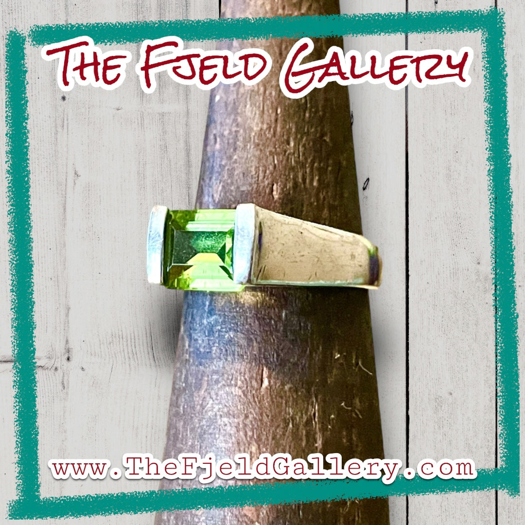 Vintage Modern Square Peridot Gemstone Ring