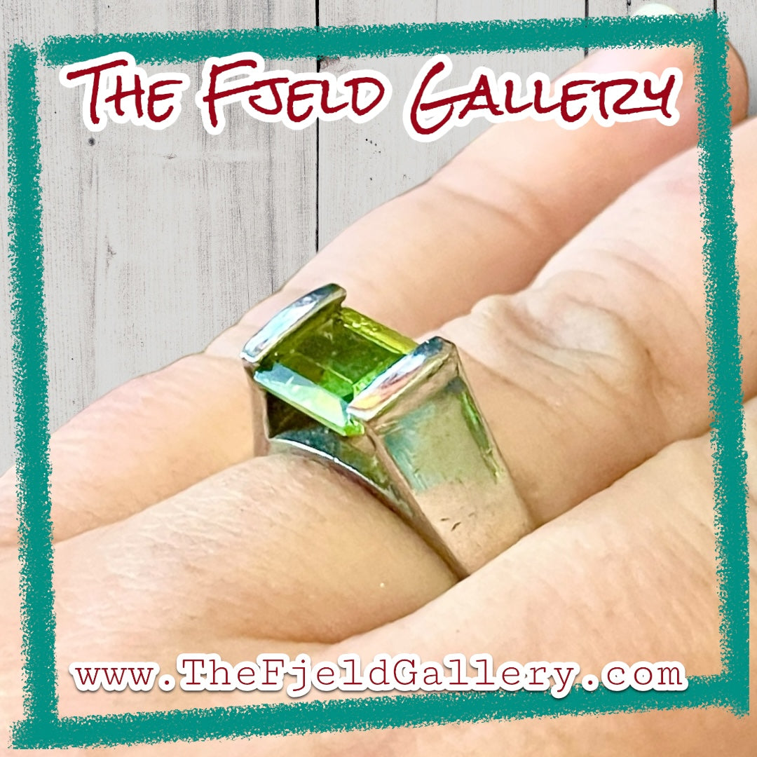 Vintage Modern Square Peridot Gemstone Ring