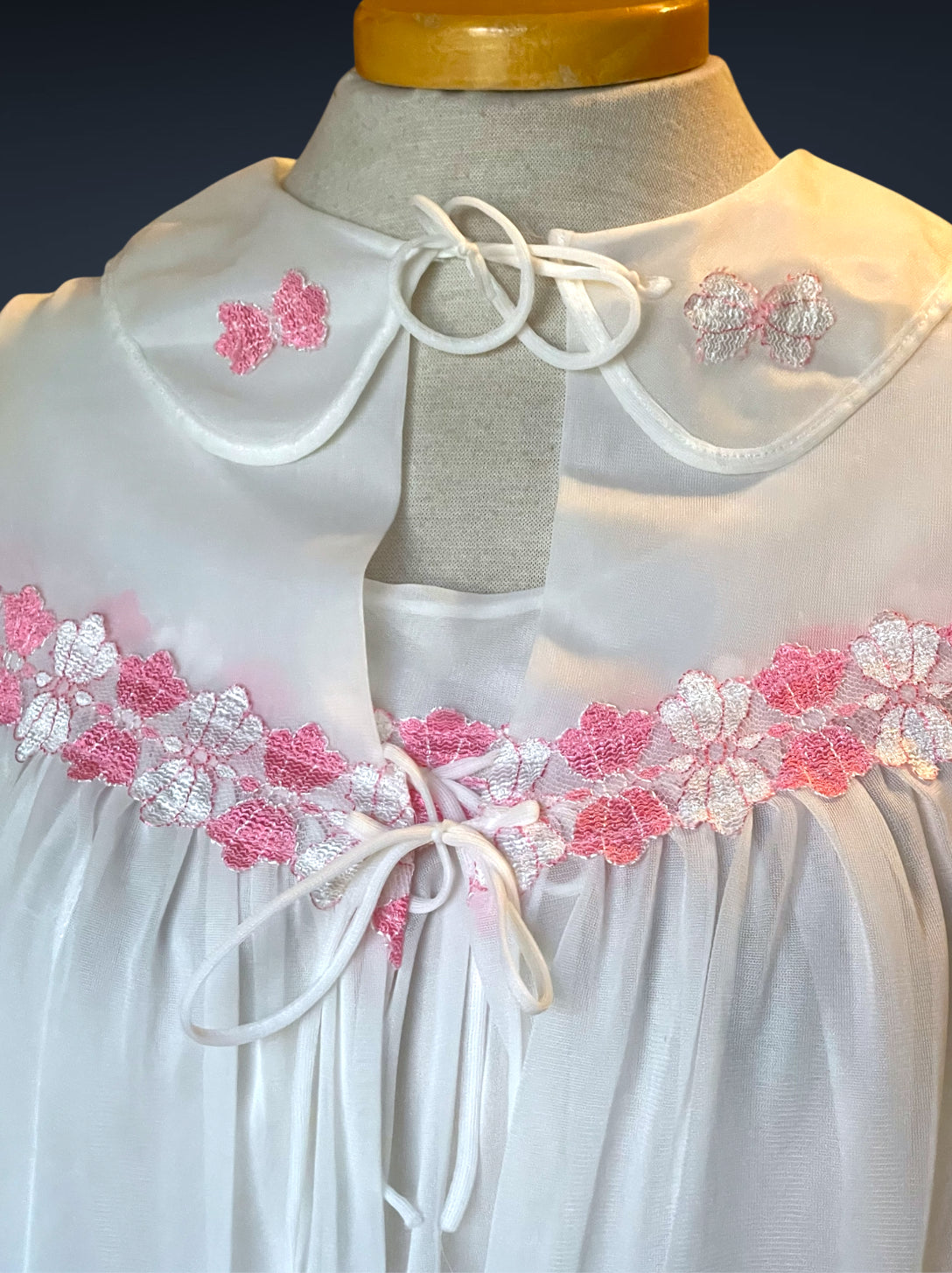 1960’s Vintage White Sheer & Oink Floral Lace Peignoir Nightgown Set