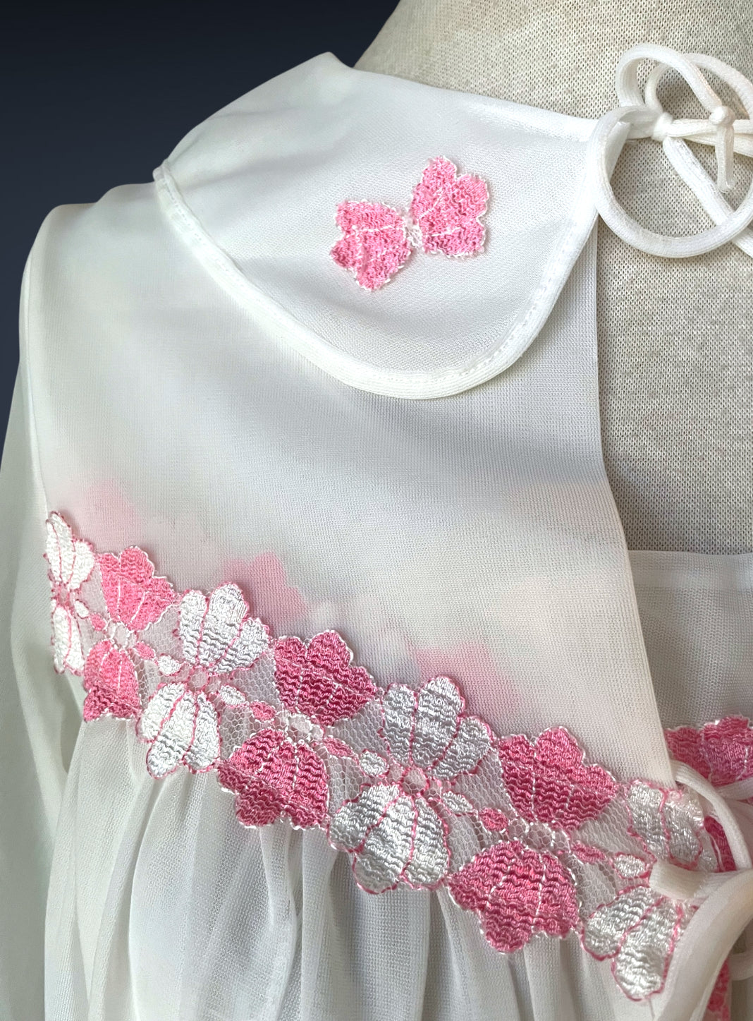 1960’s Vintage White Sheer & Oink Floral Lace Peignoir Nightgown Set