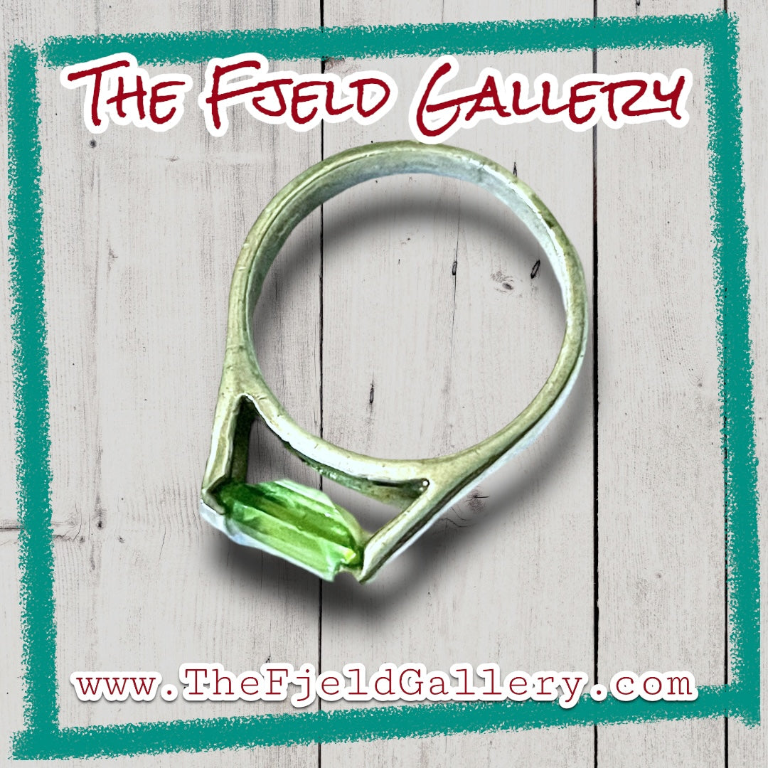 Vintage Modern Square Peridot Gemstone Ring