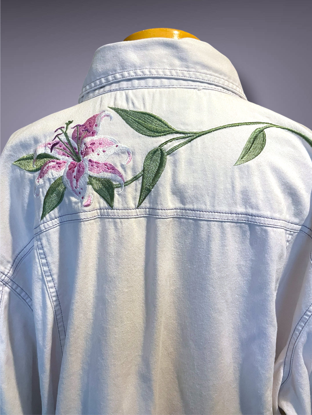 Vintage 90’s Bob Mackie Pink Lilly Embroidered Off-White Gray Button Up Shirt