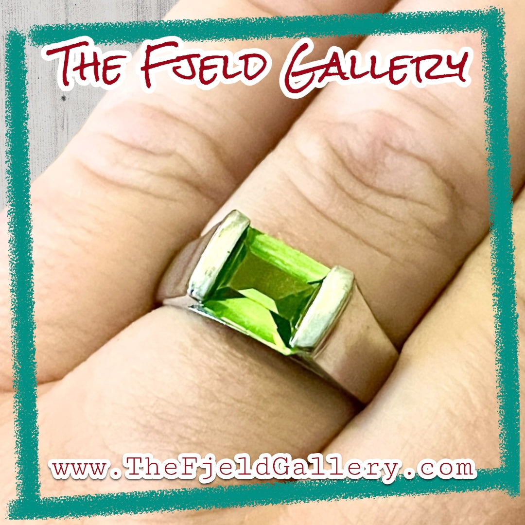 Vintage Modern Square Peridot Gemstone Ring