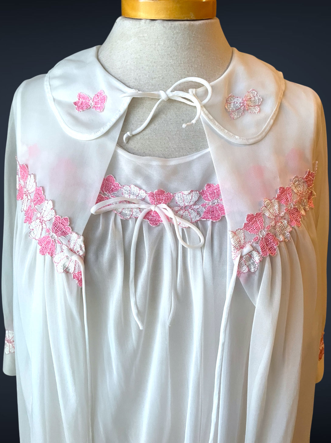 1960’s Vintage White Sheer & Oink Floral Lace Peignoir Nightgown Set