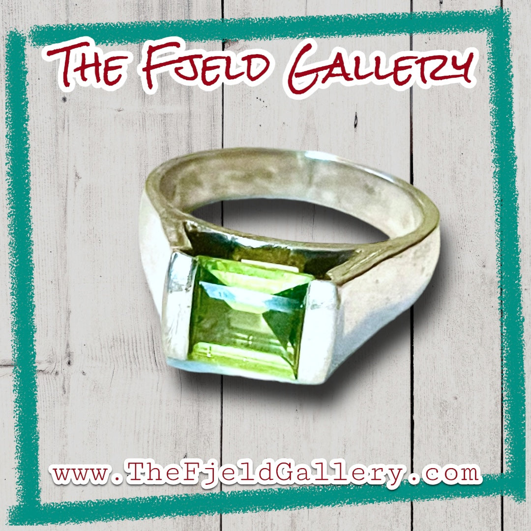 Vintage Modern Square Peridot Gemstone Ring