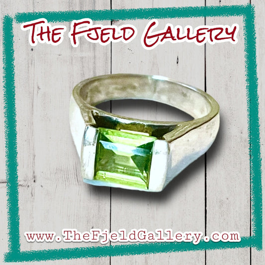 Vintage Modern Square Peridot Gemstone Ring