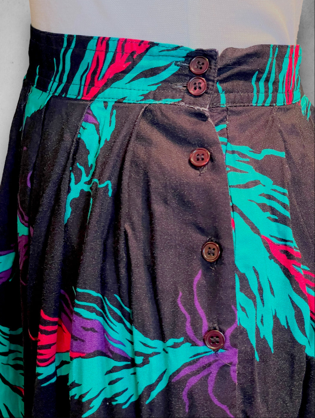 1980’s Long Black, Teal Blue, Magenta Pink & Purple Feather Pattern Pocket Skirt