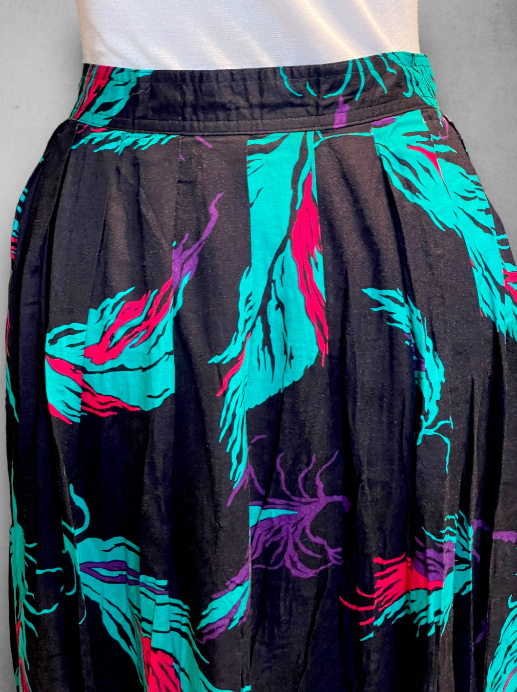 1980’s Long Black, Teal Blue, Magenta Pink & Purple Feather Pattern Pocket Skirt