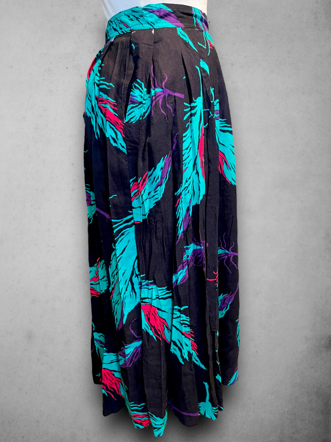 1980’s Long Black, Teal Blue, Magenta Pink & Purple Feather Pattern Pocket Skirt
