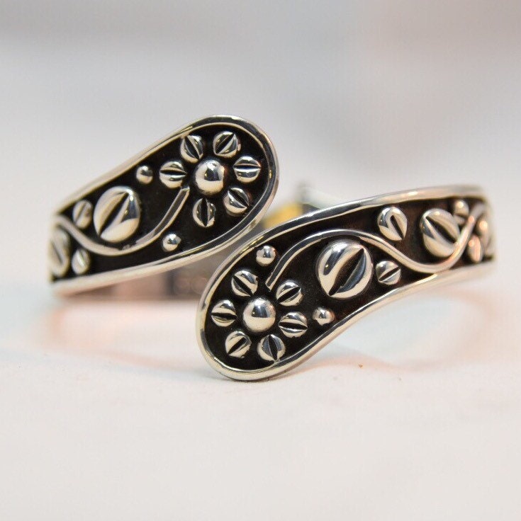 Vintage Taxco Mexican Sterling Silver Daisy Flower Clamper Bracelet