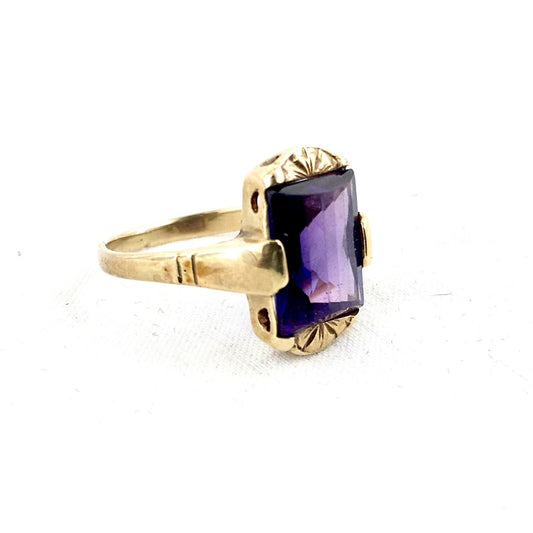 Art Deco 14K Gold Pillow Cut Amethyst Vintage Ring