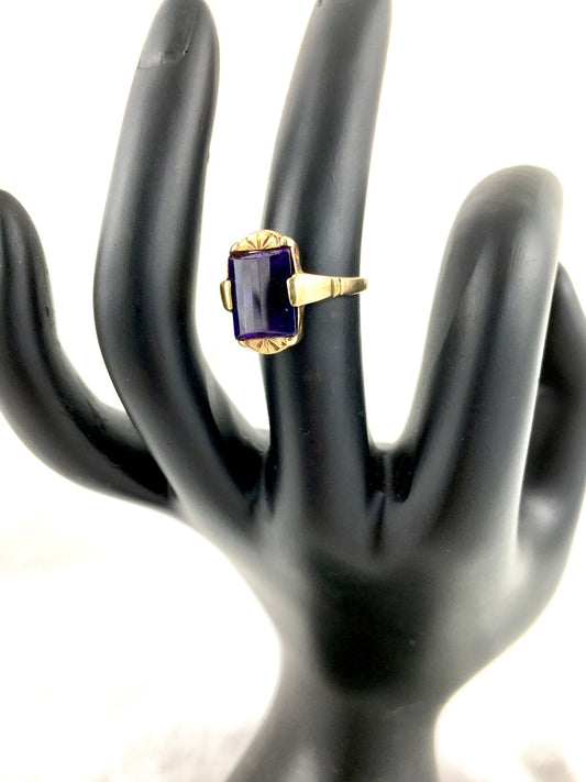 Art Deco 14K Gold Pillow Cut Amethyst Vintage Ring