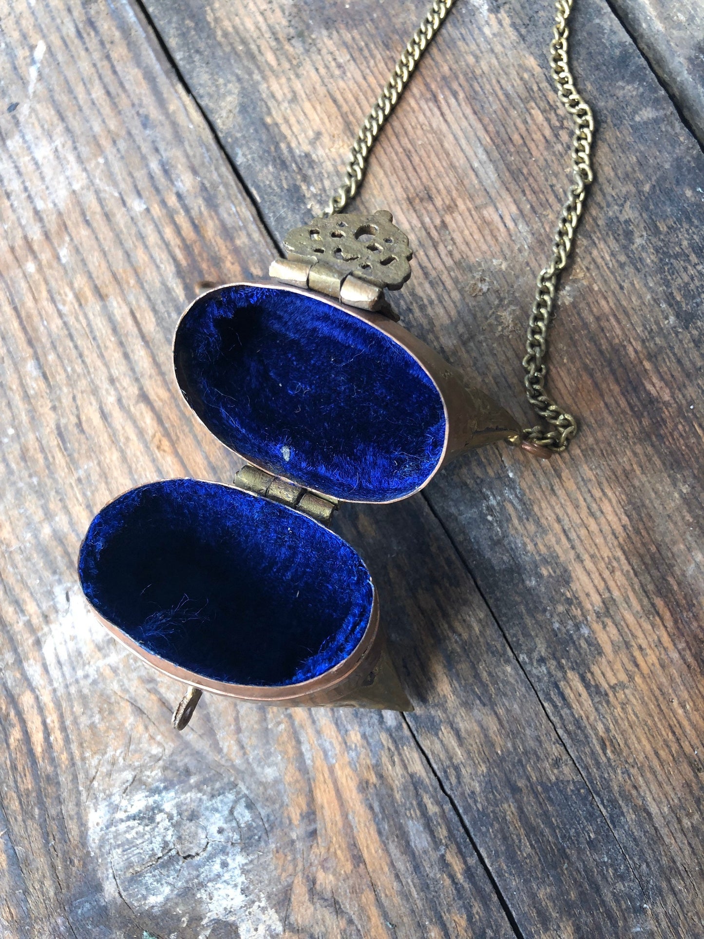 Vintage Brass and Copper Barbaric Purse Necklace