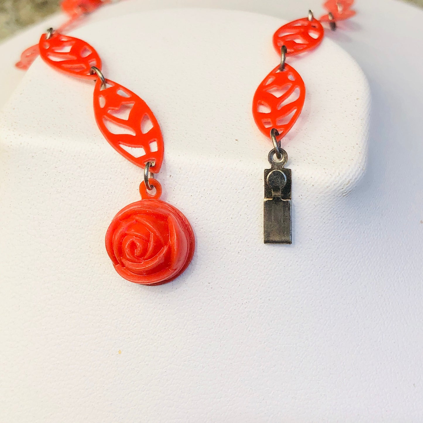 Lucite Plastic pink Orange Coral Molded Flower Link Necklace
