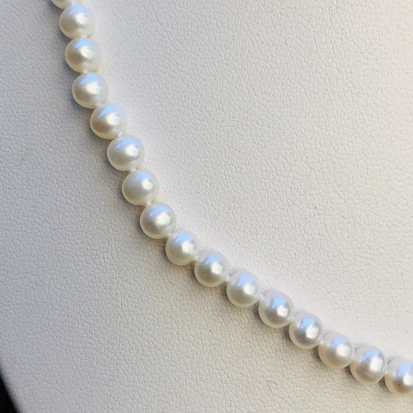 10k gold Freshwater Genuine Pearl Necklace 18”