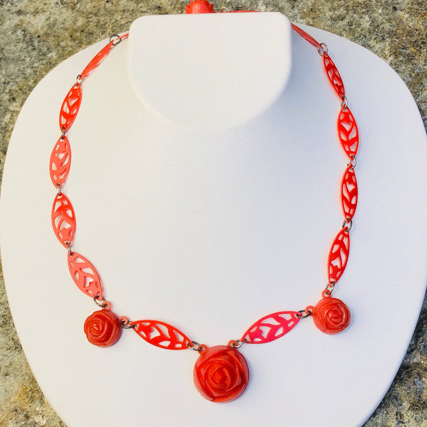 Lucite Plastic pink Orange Coral Molded Flower Link Necklace