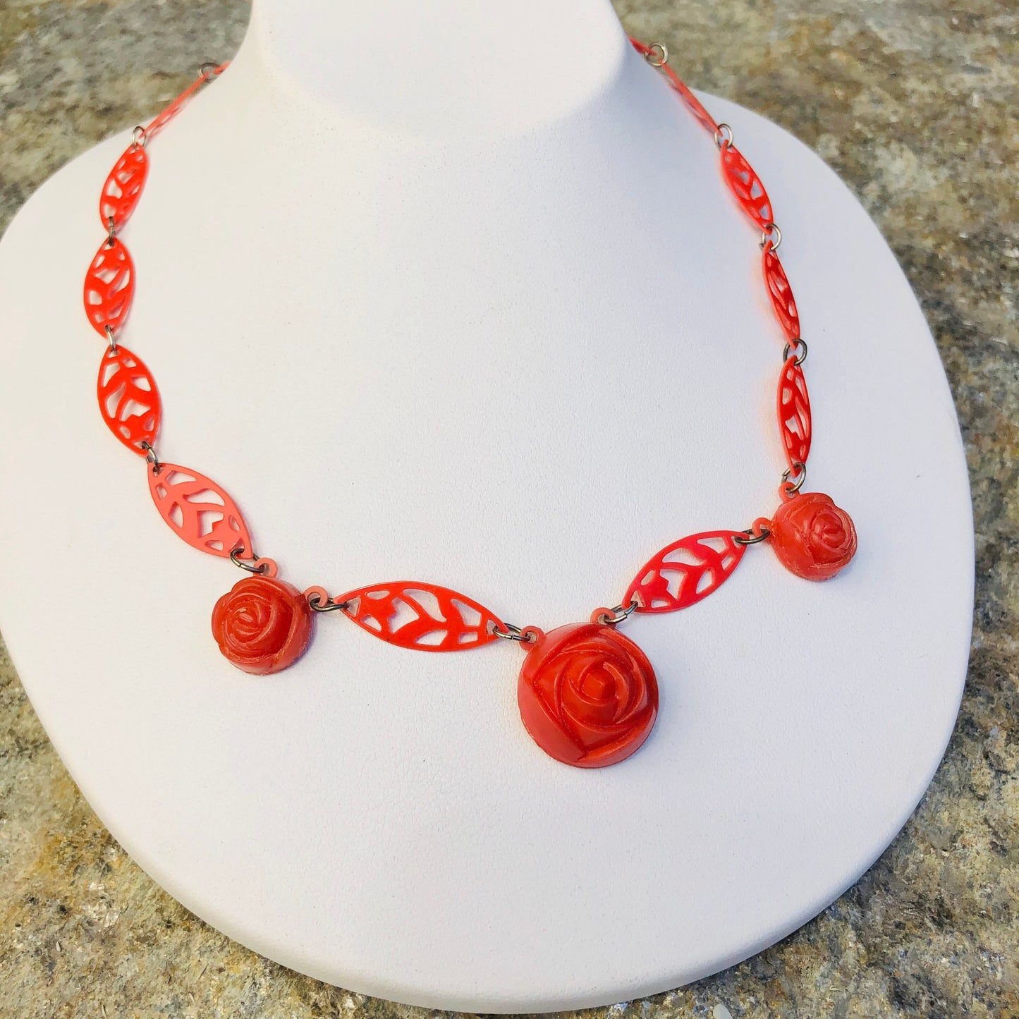 Lucite Plastic pink Orange Coral Molded Flower Link Necklace