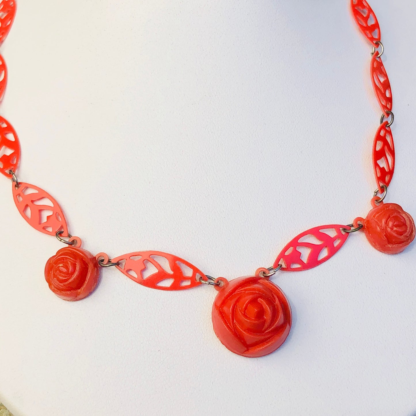 Lucite Plastic pink Orange Coral Molded Flower Link Necklace