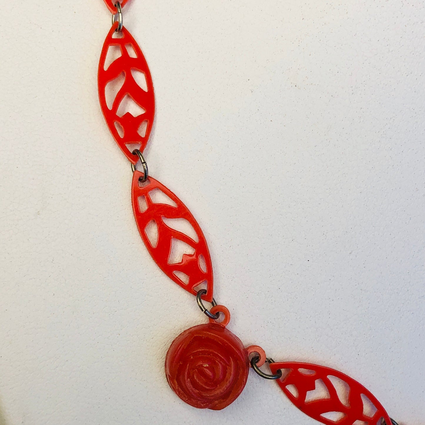 Lucite Plastic pink Orange Coral Molded Flower Link Necklace