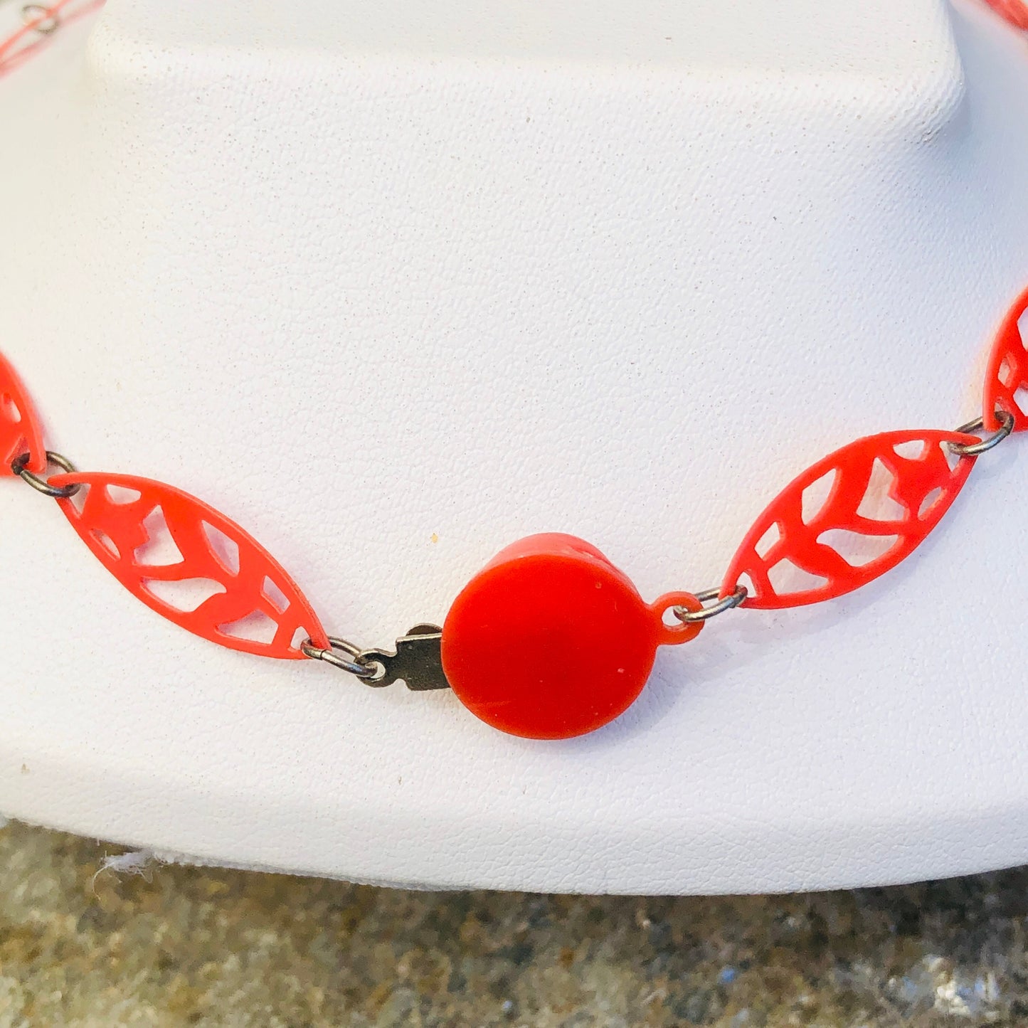 Lucite Plastic pink Orange Coral Molded Flower Link Necklace