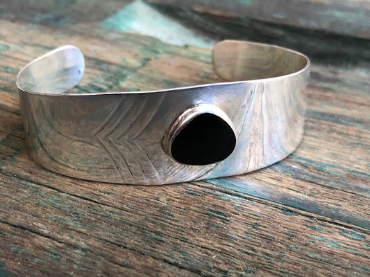 Vintage Wide Sterling Silver & Triangle Onyx Gemstone Modernist Cuff Bracelet
