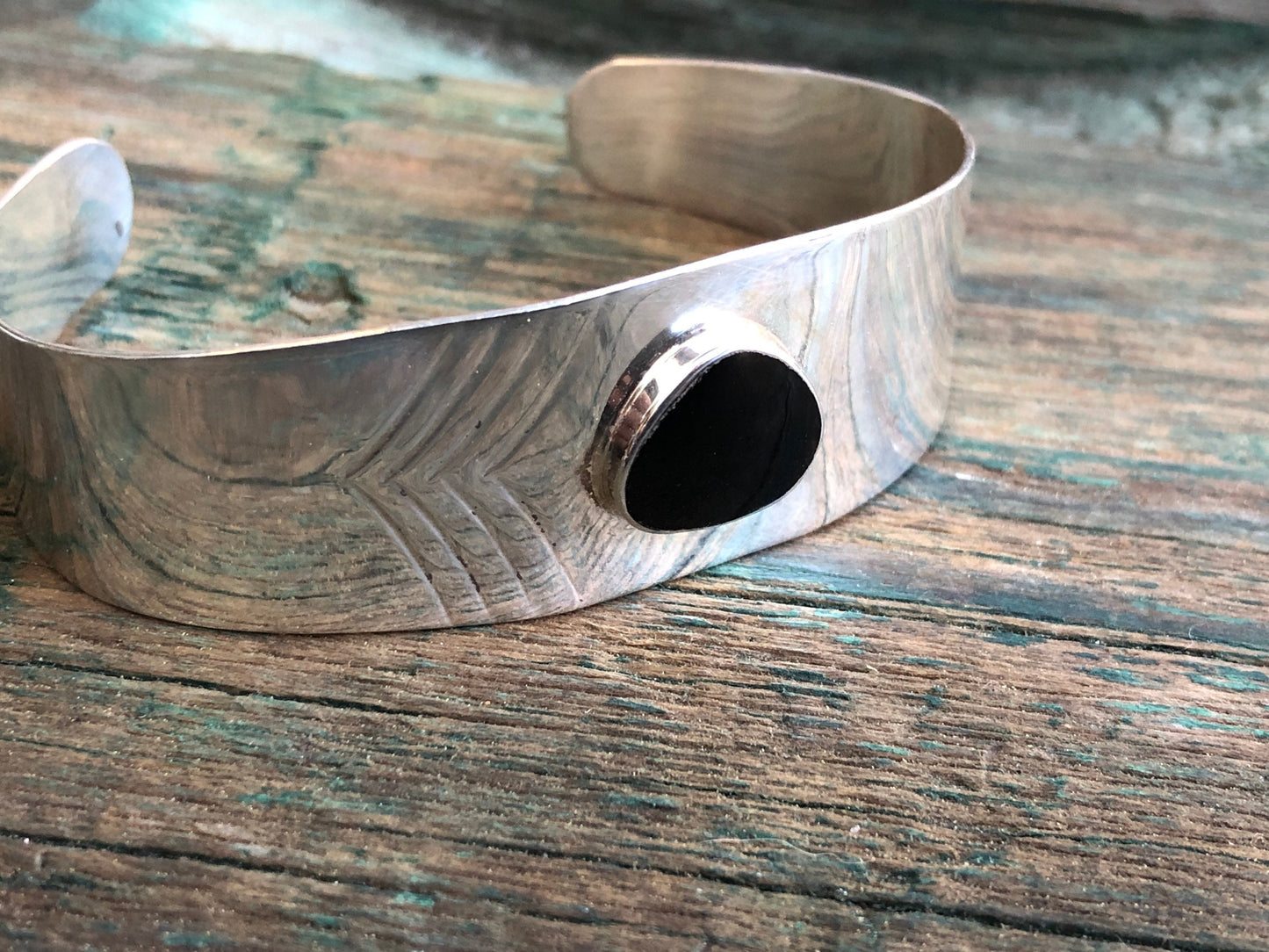 Vintage Wide Sterling Silver & Triangle Onyx Gemstone Modernist Cuff Bracelet