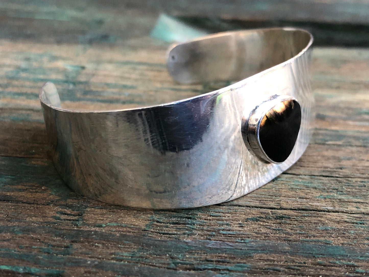 Vintage Wide Sterling Silver & Triangle Onyx Gemstone Modernist Cuff Bracelet