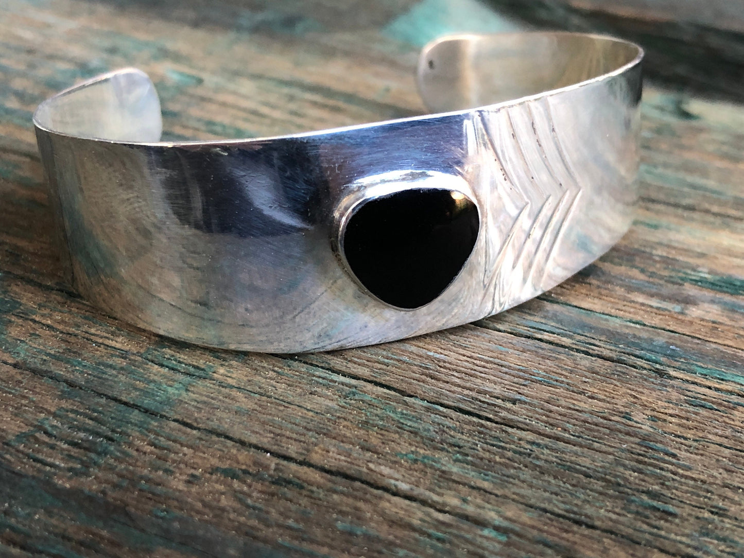Vintage Wide Sterling Silver & Triangle Onyx Gemstone Modernist Cuff Bracelet