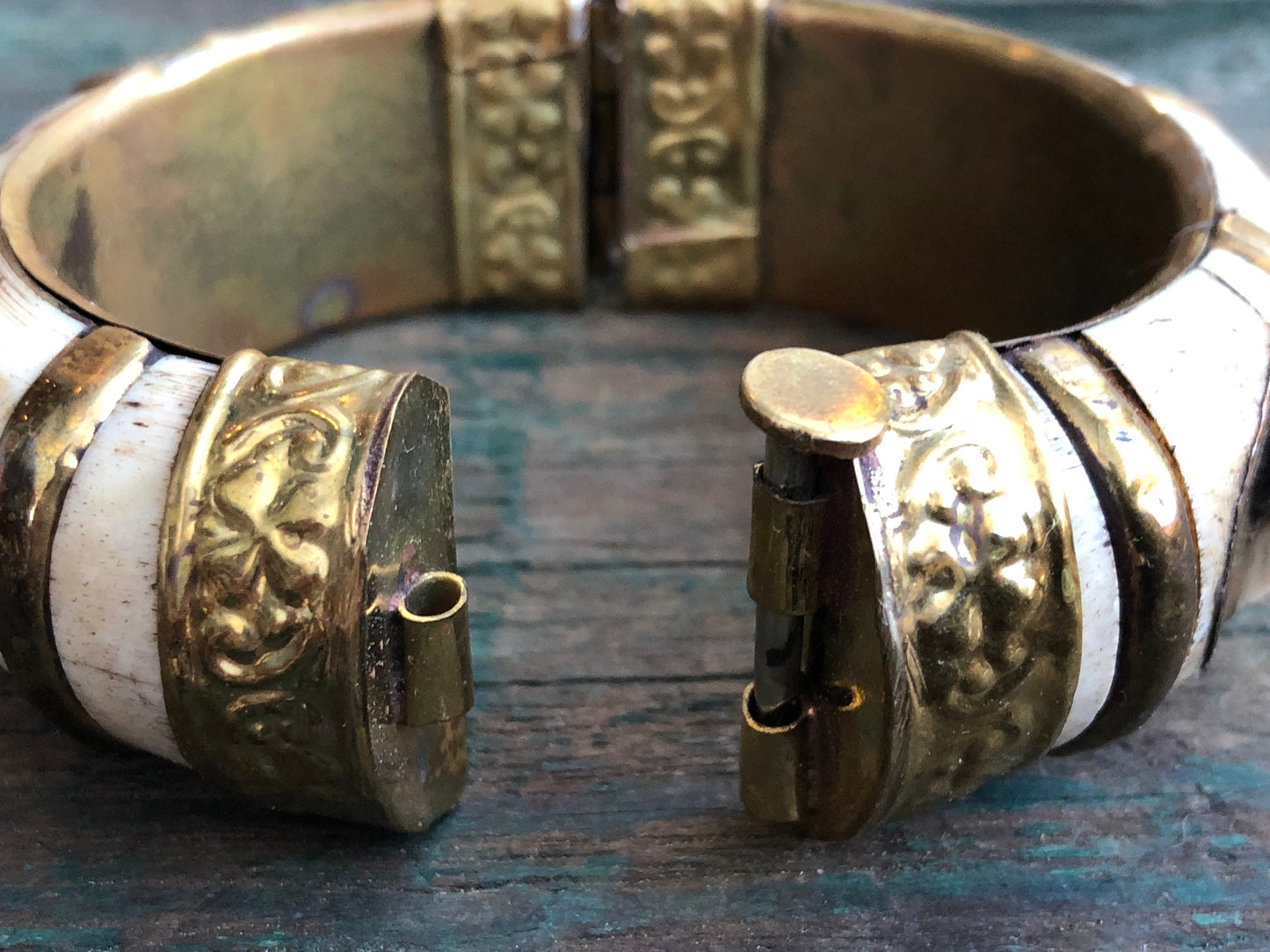 Vintage Barbaric Chunky Brass Pin Hinged Bangle Bracelet
