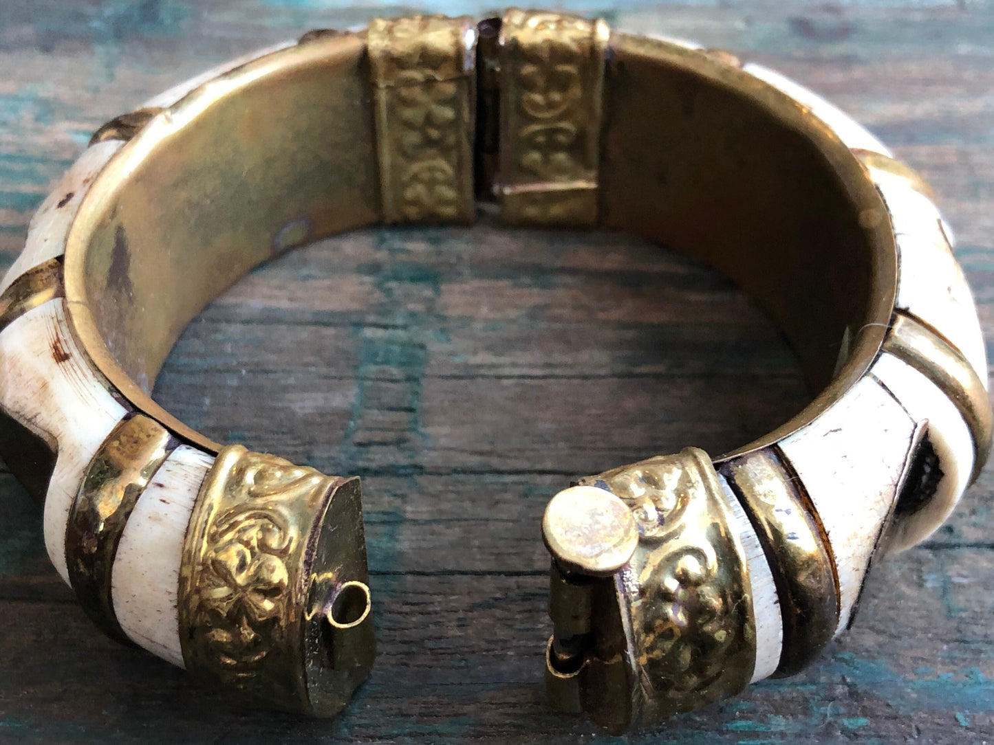 Vintage Barbaric Chunky Brass Pin Hinged Bangle Bracelet